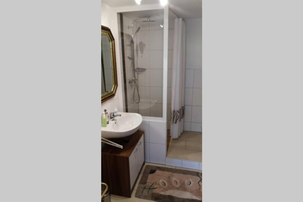 Ruhige Ferienwohnung Inklusive Garten Souterrain - Neu Renoviert Lachen Εξωτερικό φωτογραφία