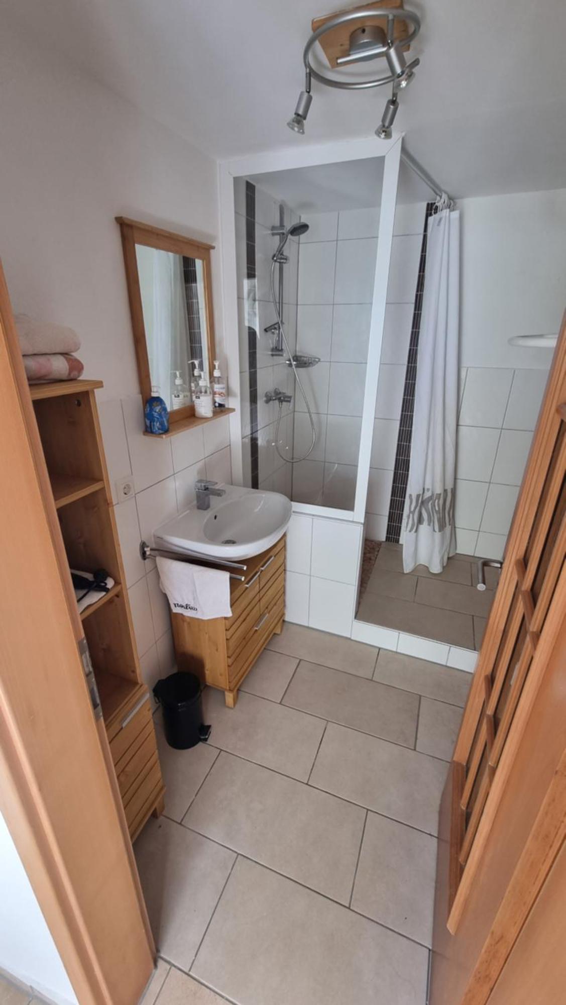 Ruhige Ferienwohnung Inklusive Garten Souterrain - Neu Renoviert Lachen Εξωτερικό φωτογραφία